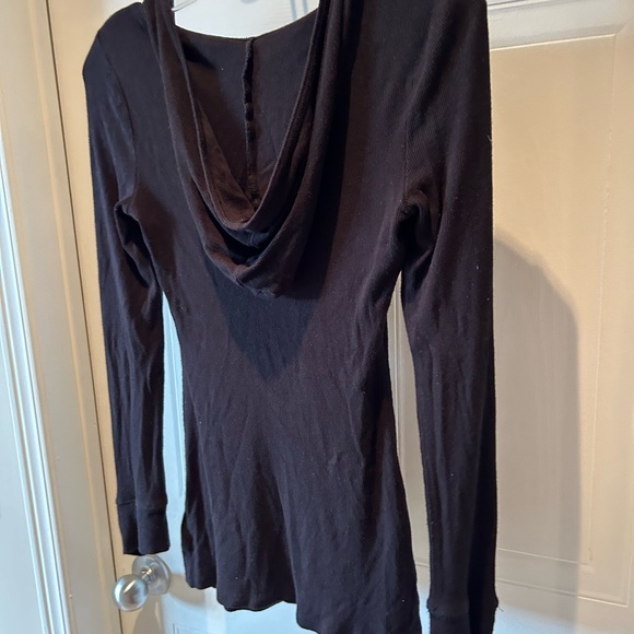 Guess size M shirt with hood 98%Rayon 2%spandex - Picture 2 of 3